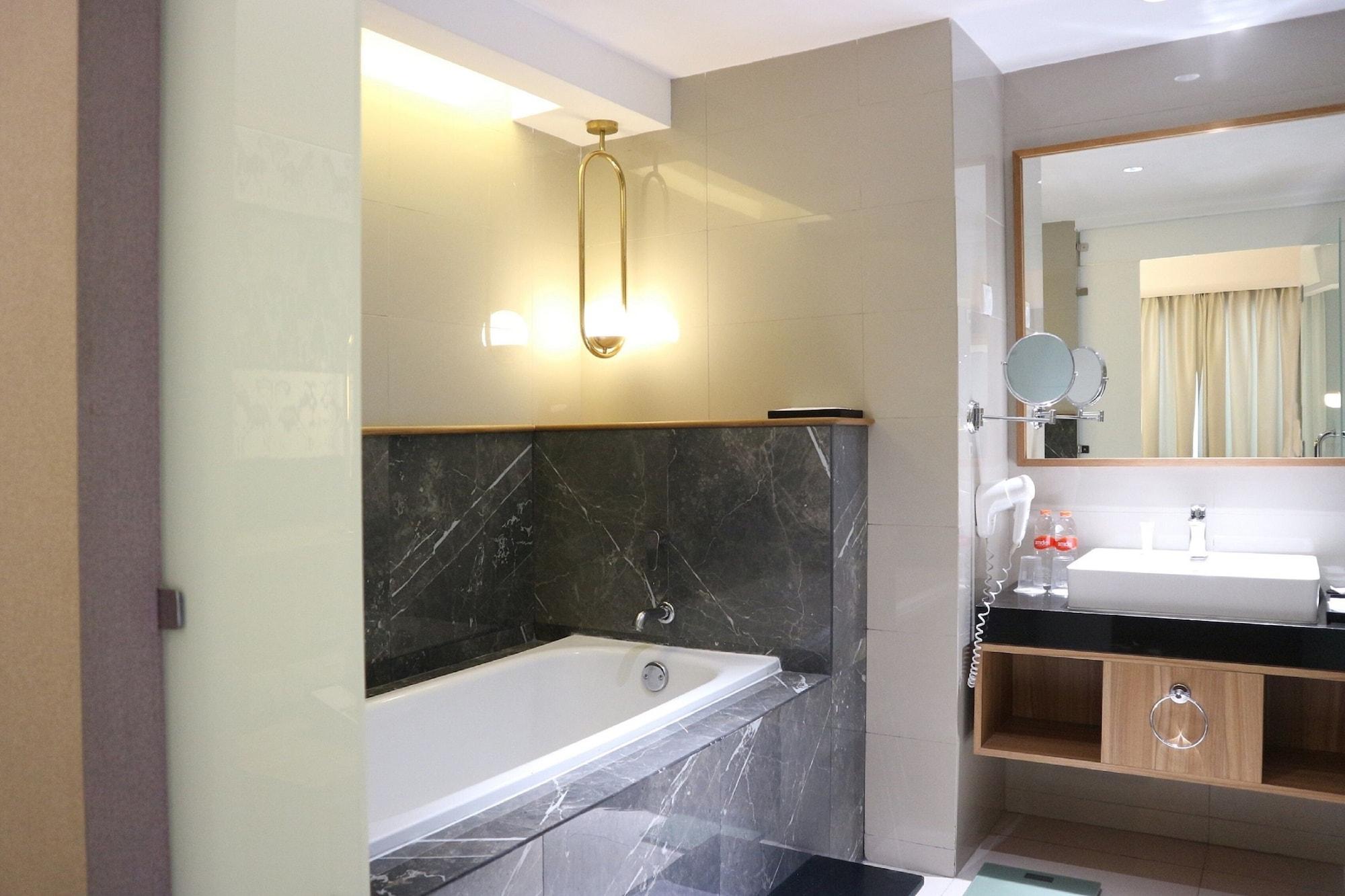 Santika Premiere Bintaro Serpong Exterior foto
