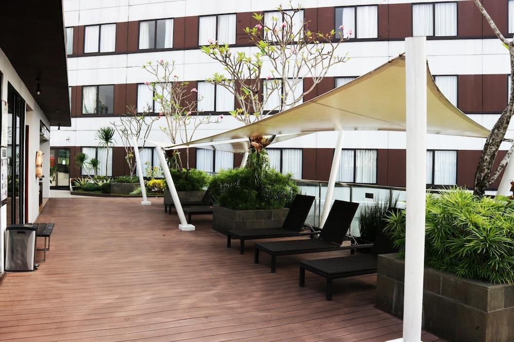 Santika Premiere Bintaro Serpong Exterior foto